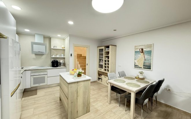 Resale - Town House -
Torrevieja - El Chaparral