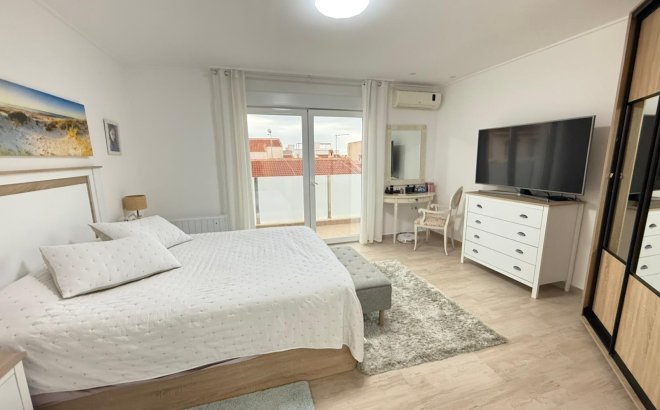 Resale - Town House -
Torrevieja - El Chaparral