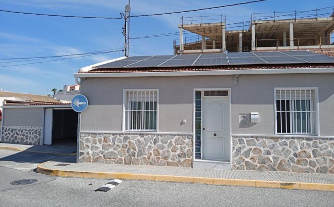 Herverkoop - Semi Detached -
Los Montesinos - PUEBLO CENTRO