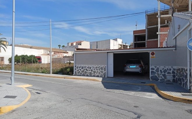 Herverkoop - Semi Detached -
Los Montesinos - PUEBLO CENTRO