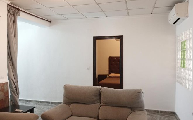 Herverkoop - Semi Detached -
Los Montesinos - PUEBLO CENTRO