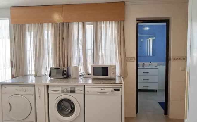 Herverkoop - Semi Detached -
Los Montesinos - PUEBLO CENTRO