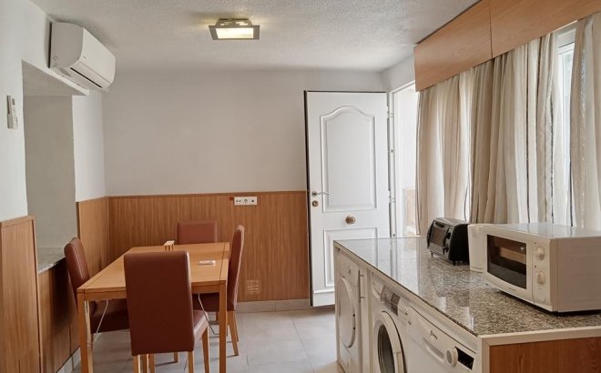 Herverkoop - Semi Detached -
Los Montesinos - PUEBLO CENTRO