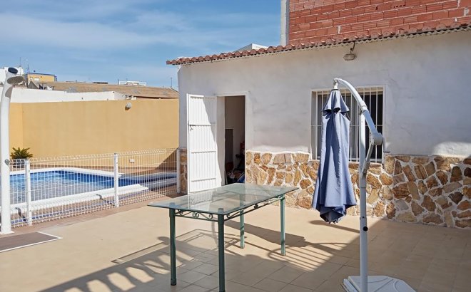 Herverkoop - Semi Detached -
Los Montesinos - PUEBLO CENTRO