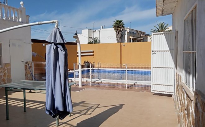 Herverkoop - Semi Detached -
Los Montesinos - PUEBLO CENTRO