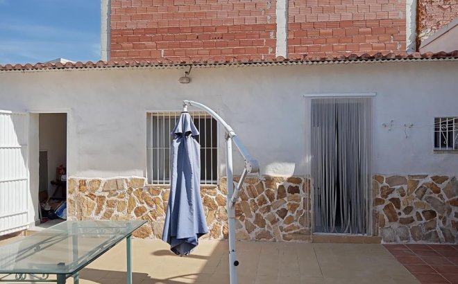Herverkoop - Semi Detached -
Los Montesinos - PUEBLO CENTRO