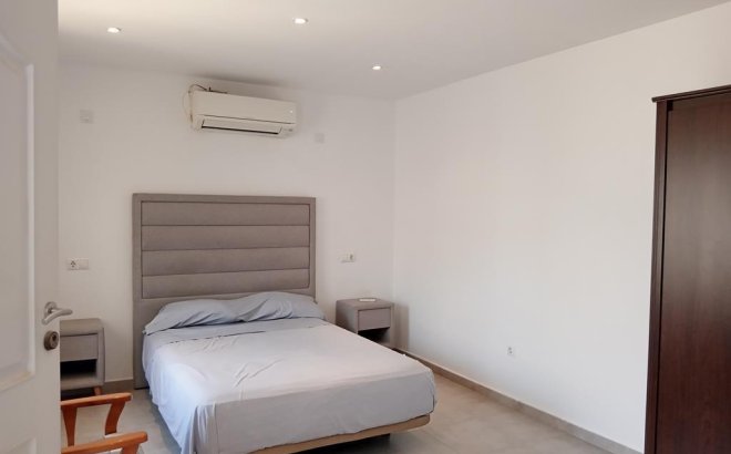 Herverkoop - Semi Detached -
Los Montesinos - PUEBLO CENTRO