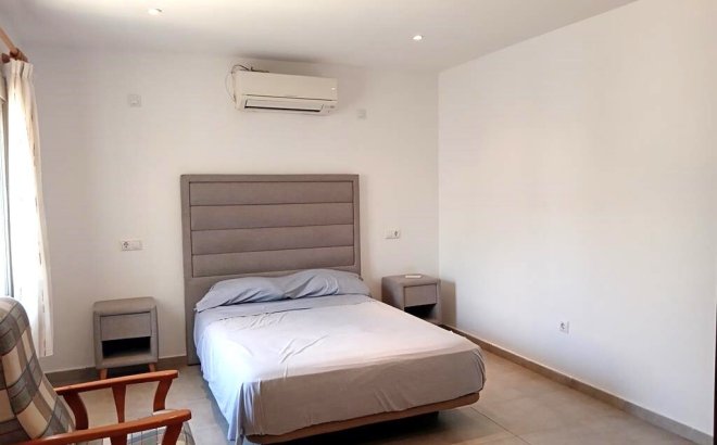 Herverkoop - Semi Detached -
Los Montesinos - PUEBLO CENTRO