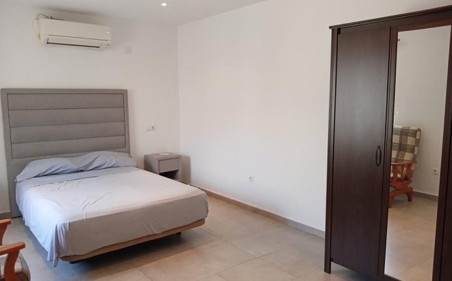 Herverkoop - Semi Detached -
Los Montesinos - PUEBLO CENTRO