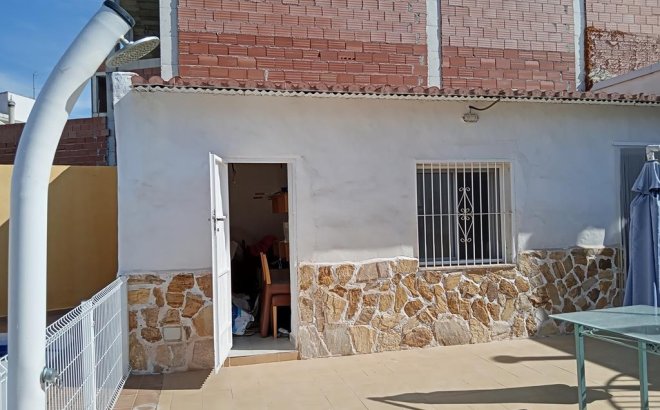 Herverkoop - Semi Detached -
Los Montesinos - PUEBLO CENTRO