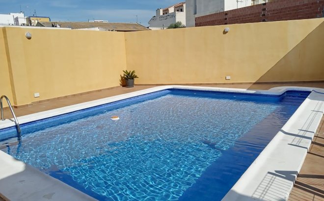 Herverkoop - Semi Detached -
Los Montesinos - PUEBLO CENTRO