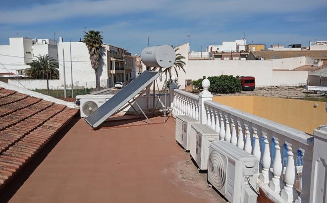 Herverkoop - Semi Detached -
Los Montesinos - PUEBLO CENTRO