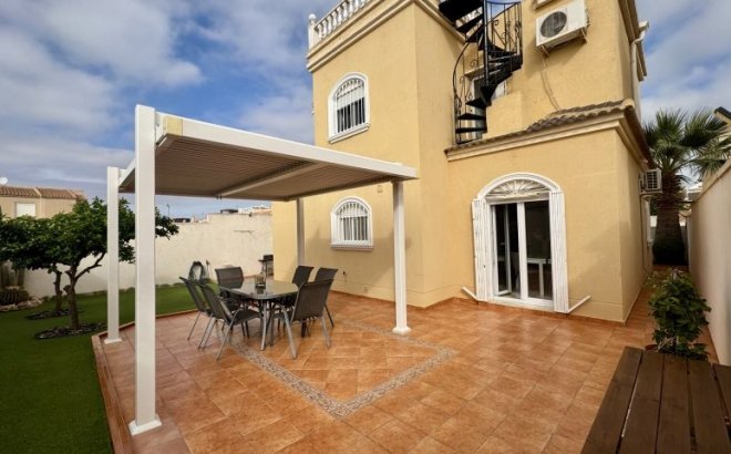 Resale - Villa -
Torrevieja - Costa Blanca