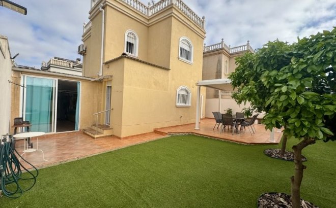 Resale - Villa -
Torrevieja - Costa Blanca