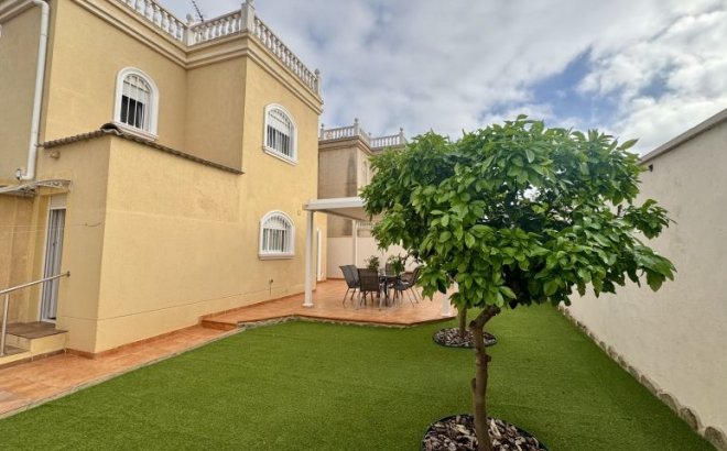 Resale - Villa -
Torrevieja - Costa Blanca