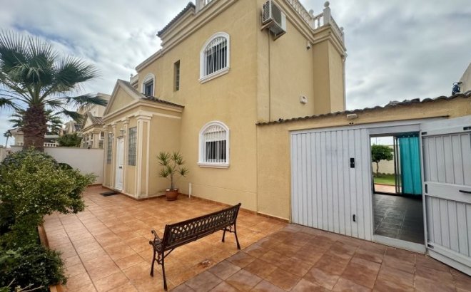 Resale - Villa -
Torrevieja - Costa Blanca
