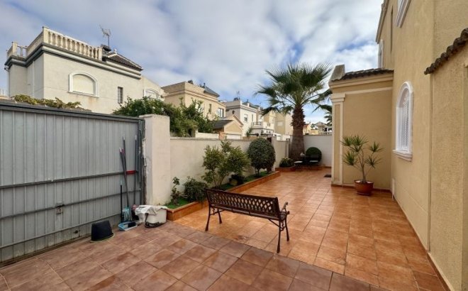 Resale - Villa -
Torrevieja - Costa Blanca