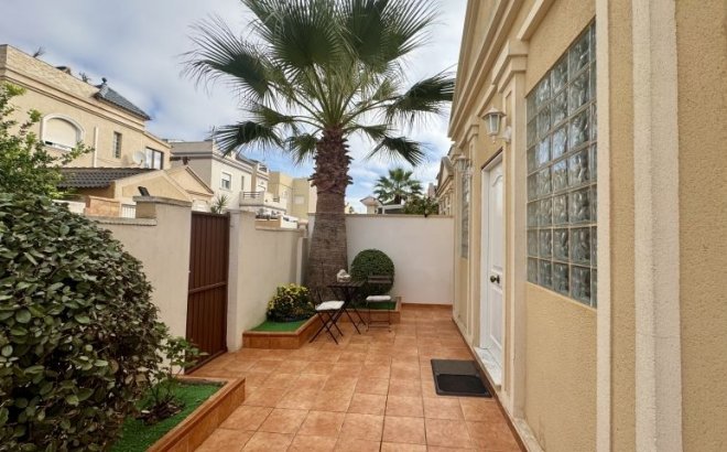 Resale - Villa -
Torrevieja - Costa Blanca