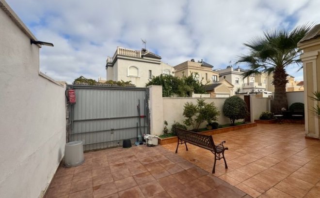 Resale - Villa -
Torrevieja - Costa Blanca