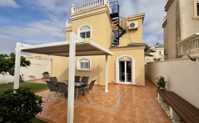 Resale - Villa -
Torrevieja - Costa Blanca