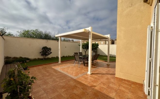 Resale - Villa -
Torrevieja - Costa Blanca