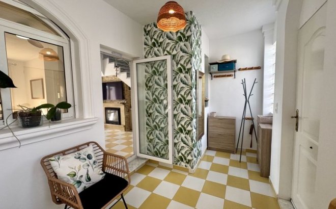 Resale - Villa -
Torrevieja - Costa Blanca