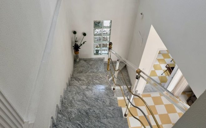 Resale - Villa -
Torrevieja - Costa Blanca