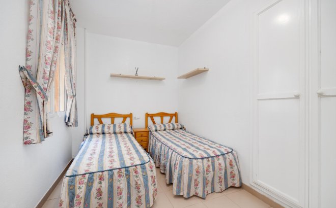 Resale - Bungalow -
Torrevieja - Costa Blanca