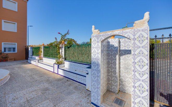 Resale - Bungalow -
Torrevieja - Costa Blanca