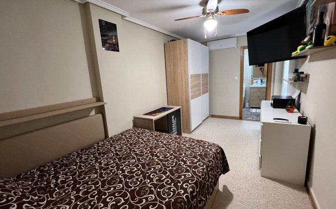 Resale - Apartment -
Torrevieja - Centro