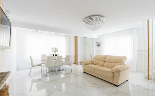 Resale - Town House -
Torrevieja - Punta Prima