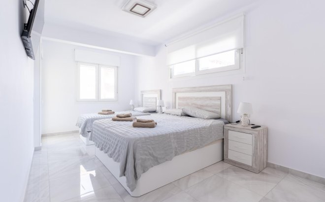 Resale - Town House -
Torrevieja - Punta Prima