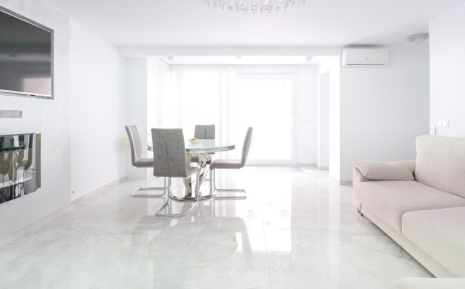 Resale - Town House -
Torrevieja - Punta Prima