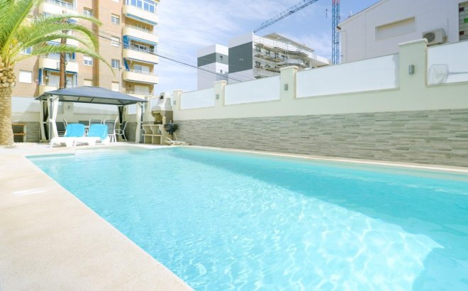 Resale - Town House -
Torrevieja - Punta Prima