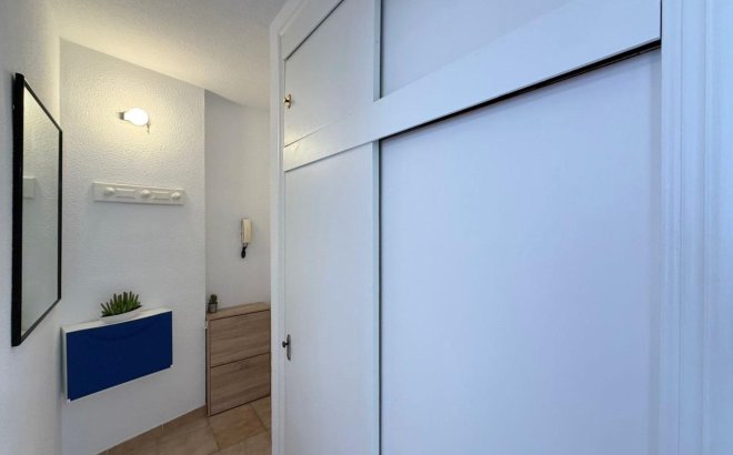 Resale - Apartment -
Torrevieja - Centro