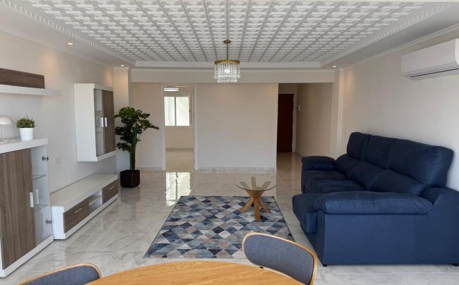 Resale - Apartment -
Torrevieja - Playa del Acequión