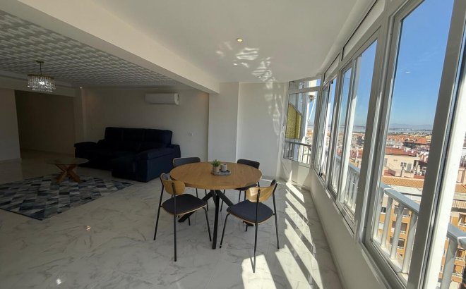 Resale - Apartment -
Torrevieja - Playa del Acequión