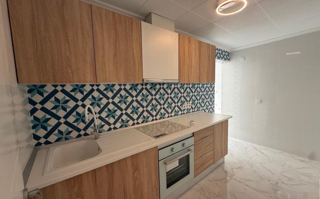 Resale - Apartment -
Torrevieja - Playa del Acequión