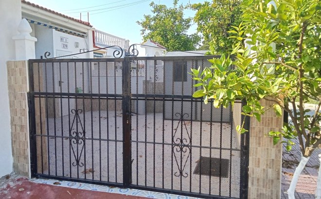 Resale - Bungalow -
Torrevieja - Torretas
