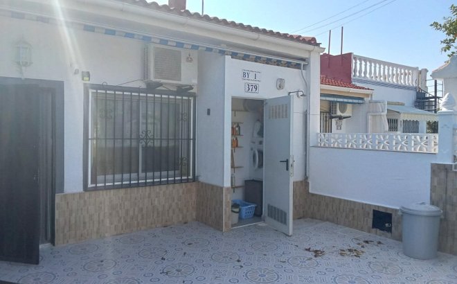 Resale - Bungalow -
Torrevieja - Torretas