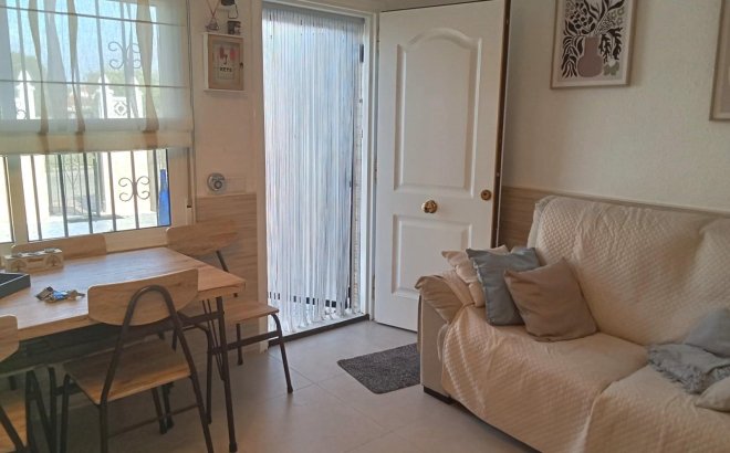 Resale - Bungalow -
Torrevieja - Torretas