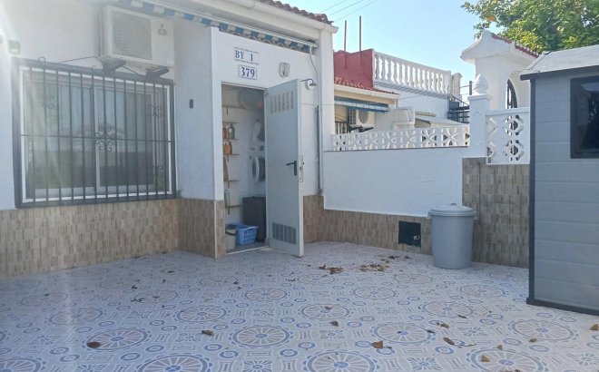 Resale - Bungalow -
Torrevieja - Torretas
