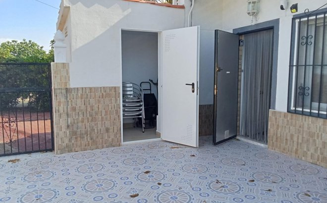 Resale - Bungalow -
Torrevieja - Torretas