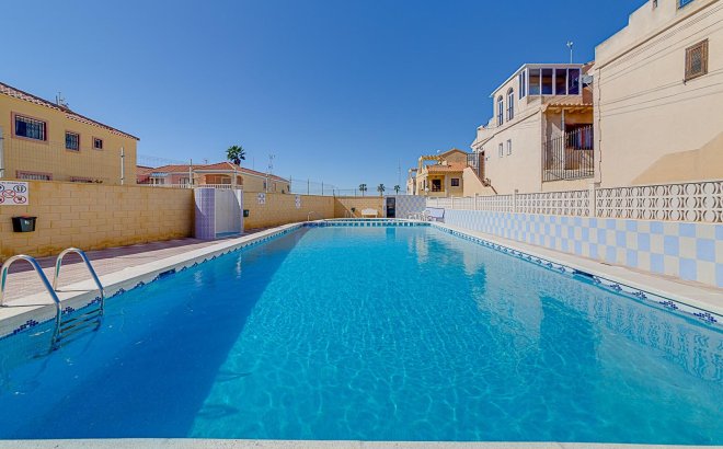 Resale - Bungalow -
Torrevieja - La Siesta - El Salado - Torreta
