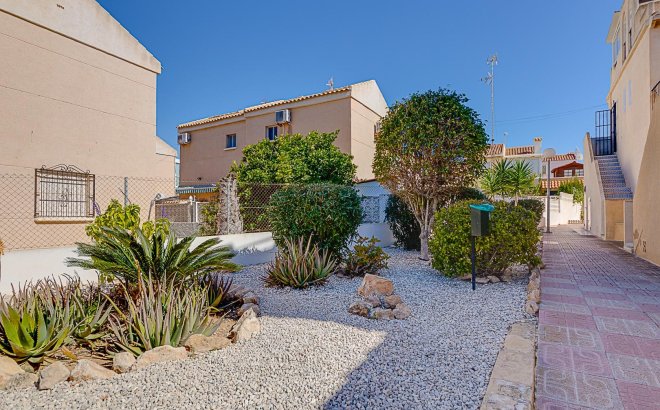 Resale - Bungalow -
Torrevieja - La Siesta - El Salado - Torreta
