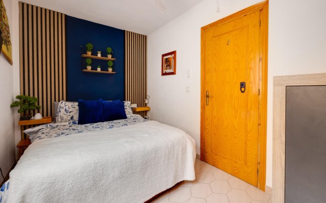 Resale - Bungalow -
Torrevieja - La Siesta - El Salado - Torreta