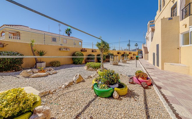 Resale - Bungalow -
Torrevieja - La Siesta - El Salado - Torreta