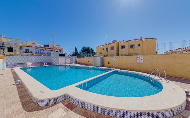 Resale - Bungalow -
Torrevieja - La Siesta - El Salado - Torreta
