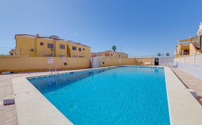 Resale - Bungalow -
Torrevieja - La Siesta - El Salado - Torreta