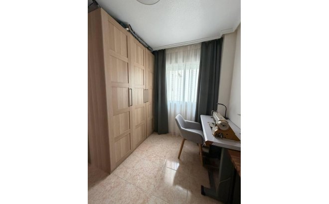 Resale - Apartment -
Torrevieja - Centro